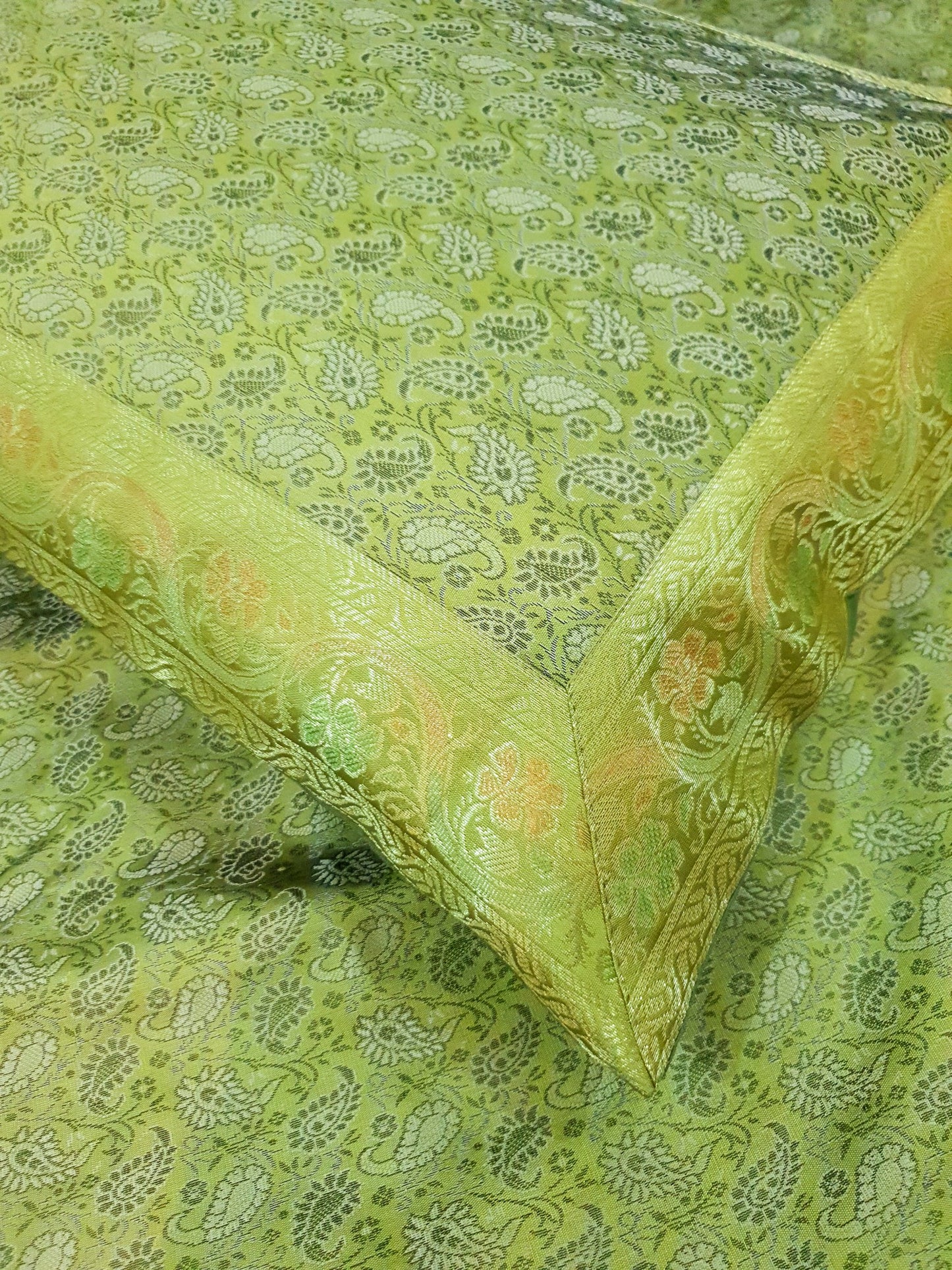 Banarasi Silk Indian Bed Set – Green Cushion & Pillow Covers Woven Zari Brocade