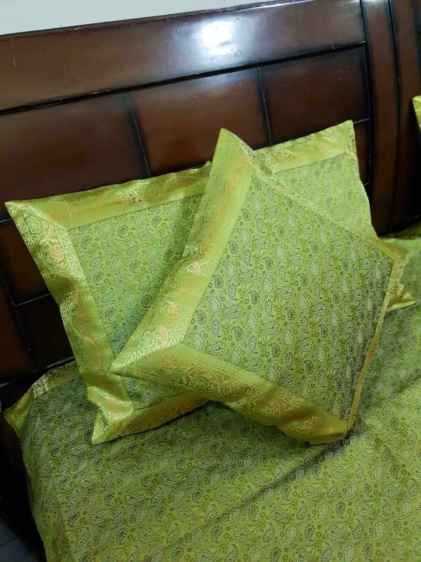 Banarasi Silk Indian Bed Set – Green Cushion & Pillow Covers Woven Zari Brocade