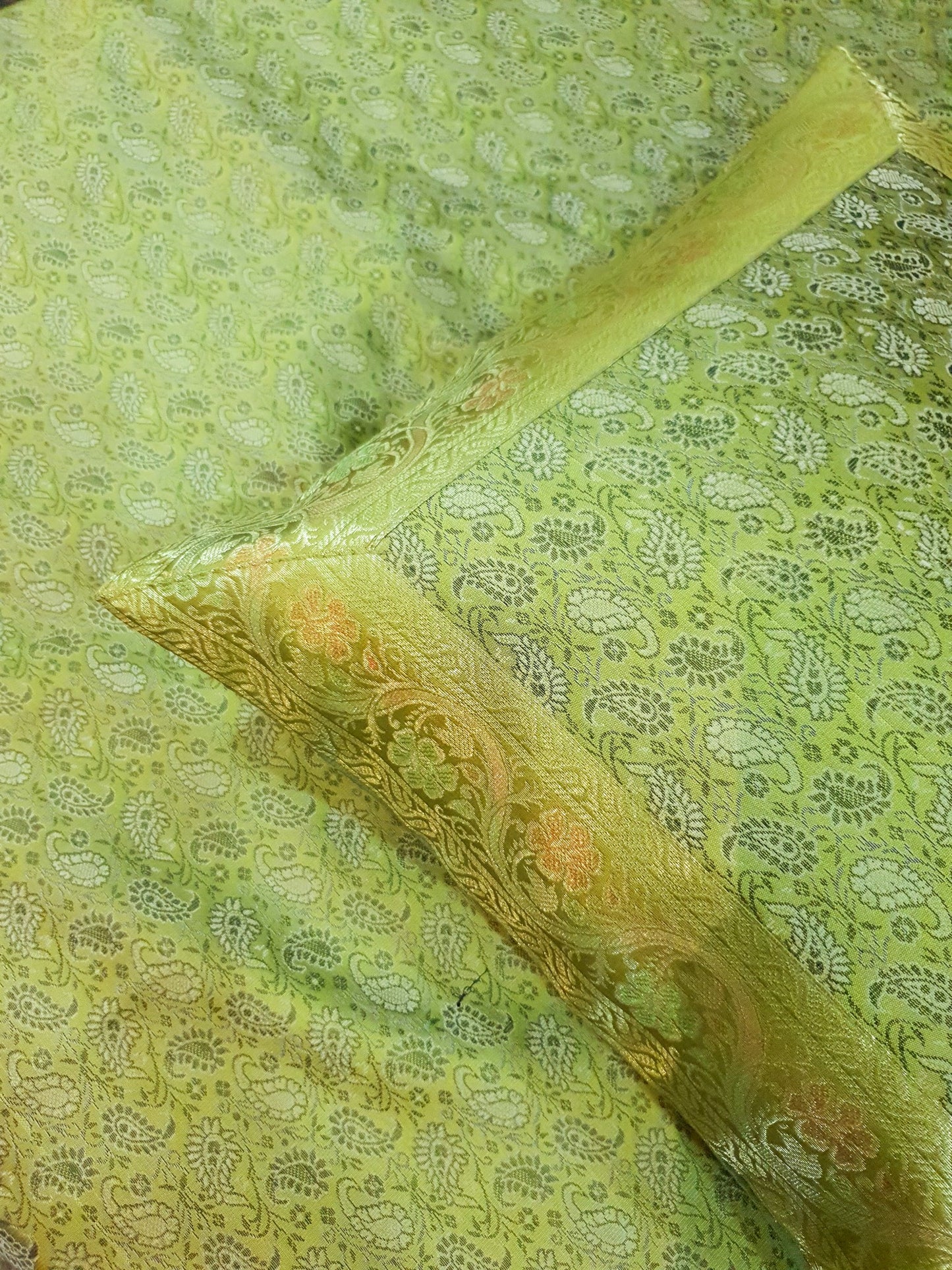 Banarasi Silk Indian Bed Set – Green Cushion & Pillow Covers Woven Zari Brocade
