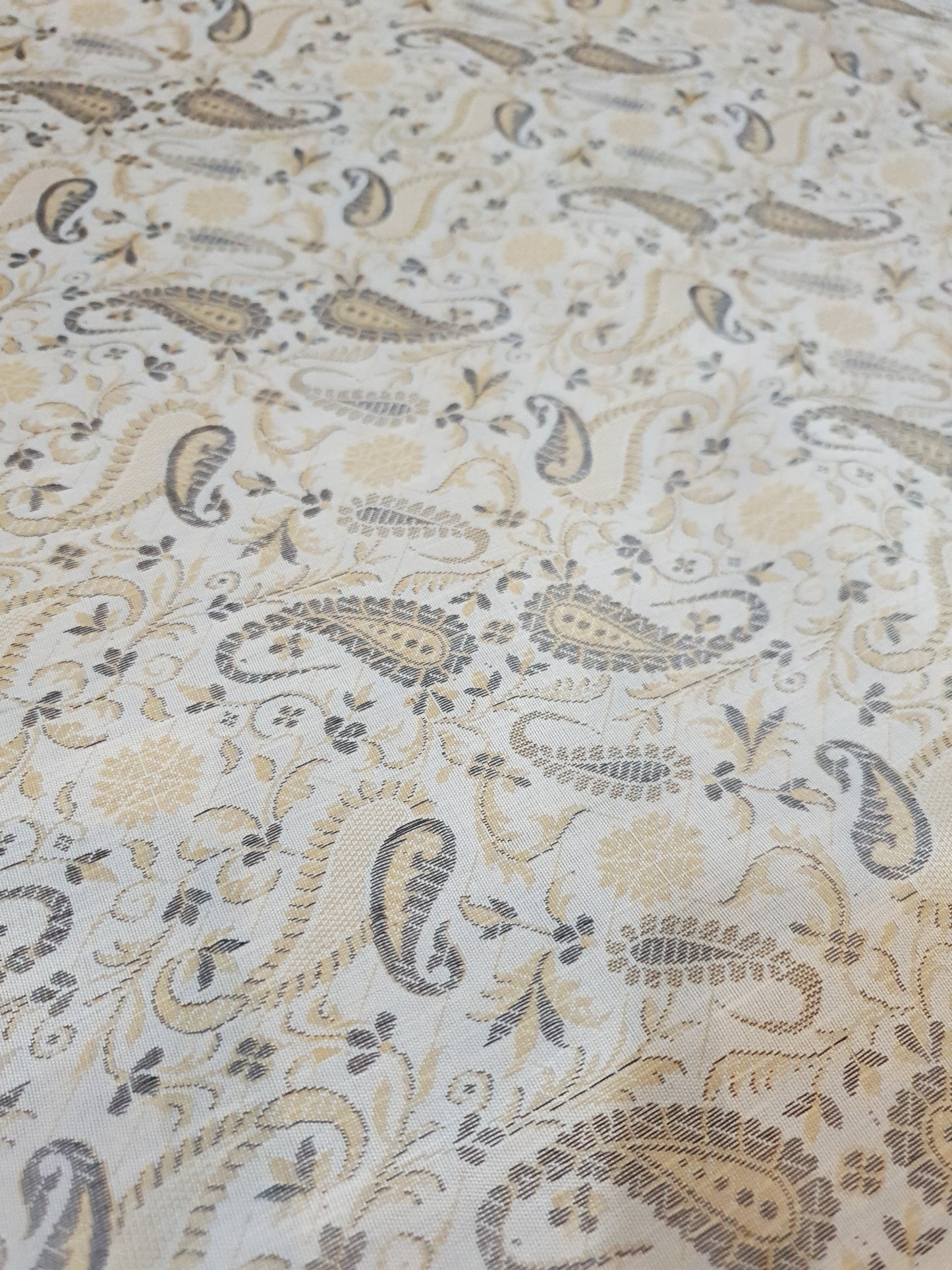 Banarasi Bed Cover Off White Silk Woven Zari Brocade Indian Cushion & Pillow Set