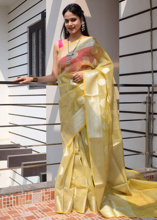 Banarasi Organza Saree with Zari Woven Big Floral Buta Rich Pallu & Border