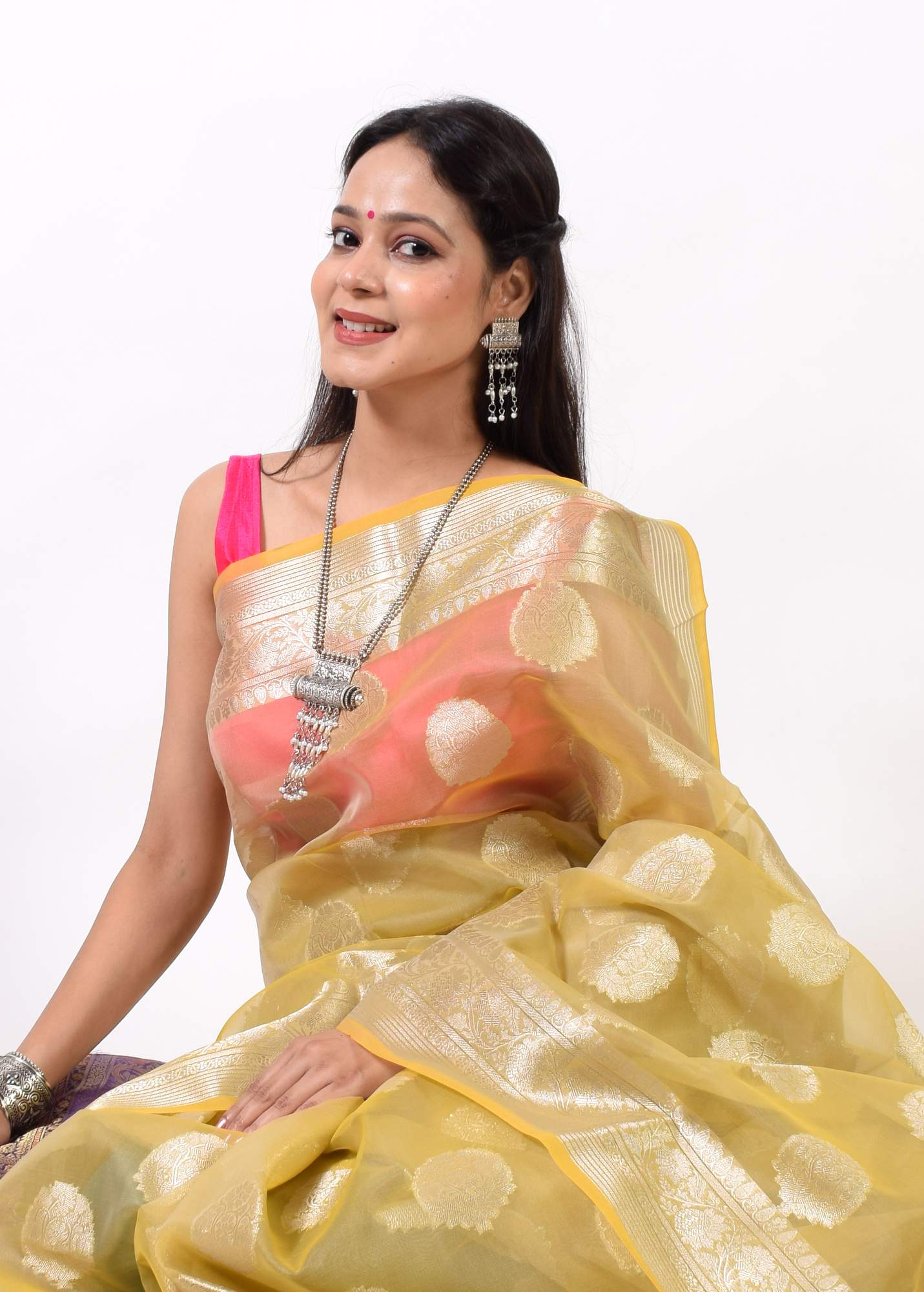 Banarasi Organza Saree with Zari Woven Big Floral Buta Rich Pallu & Border