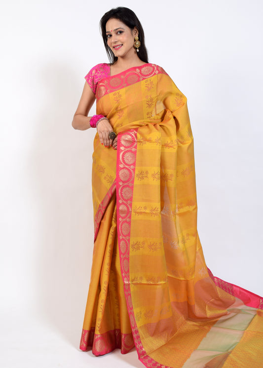 Banarasi Vastra Resham Woven Floral Pattern Silk Saree with Magenta Zari Border