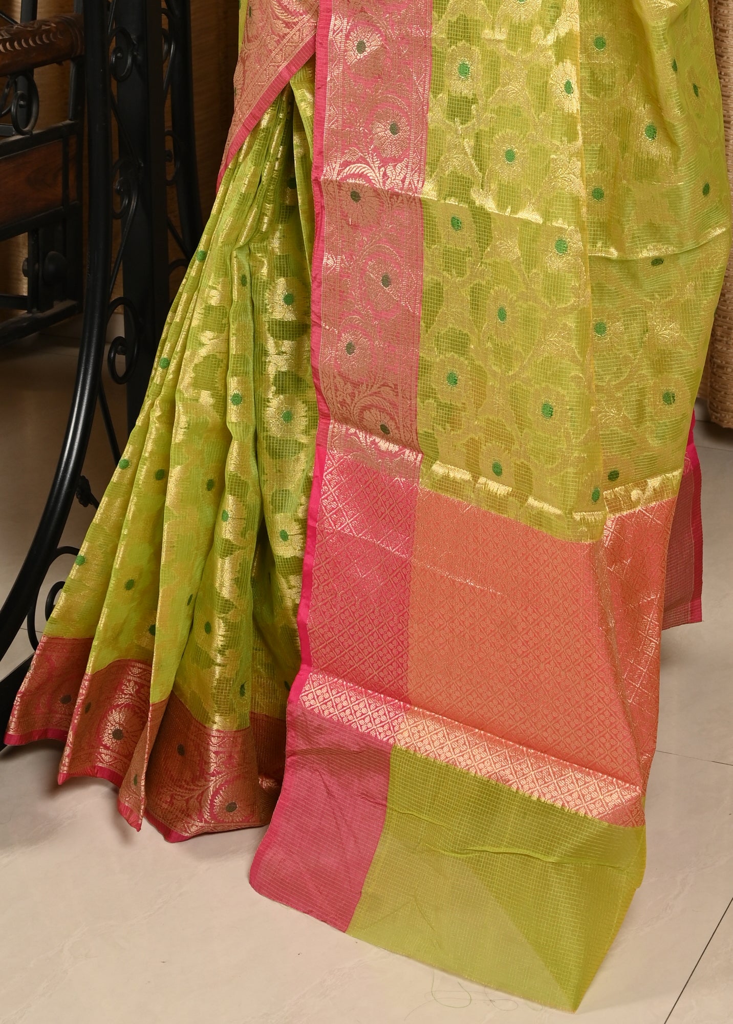 Banarasi Vastra Kora Silk Moonga Check Zari Zaal Contrast Pallu Border Green
