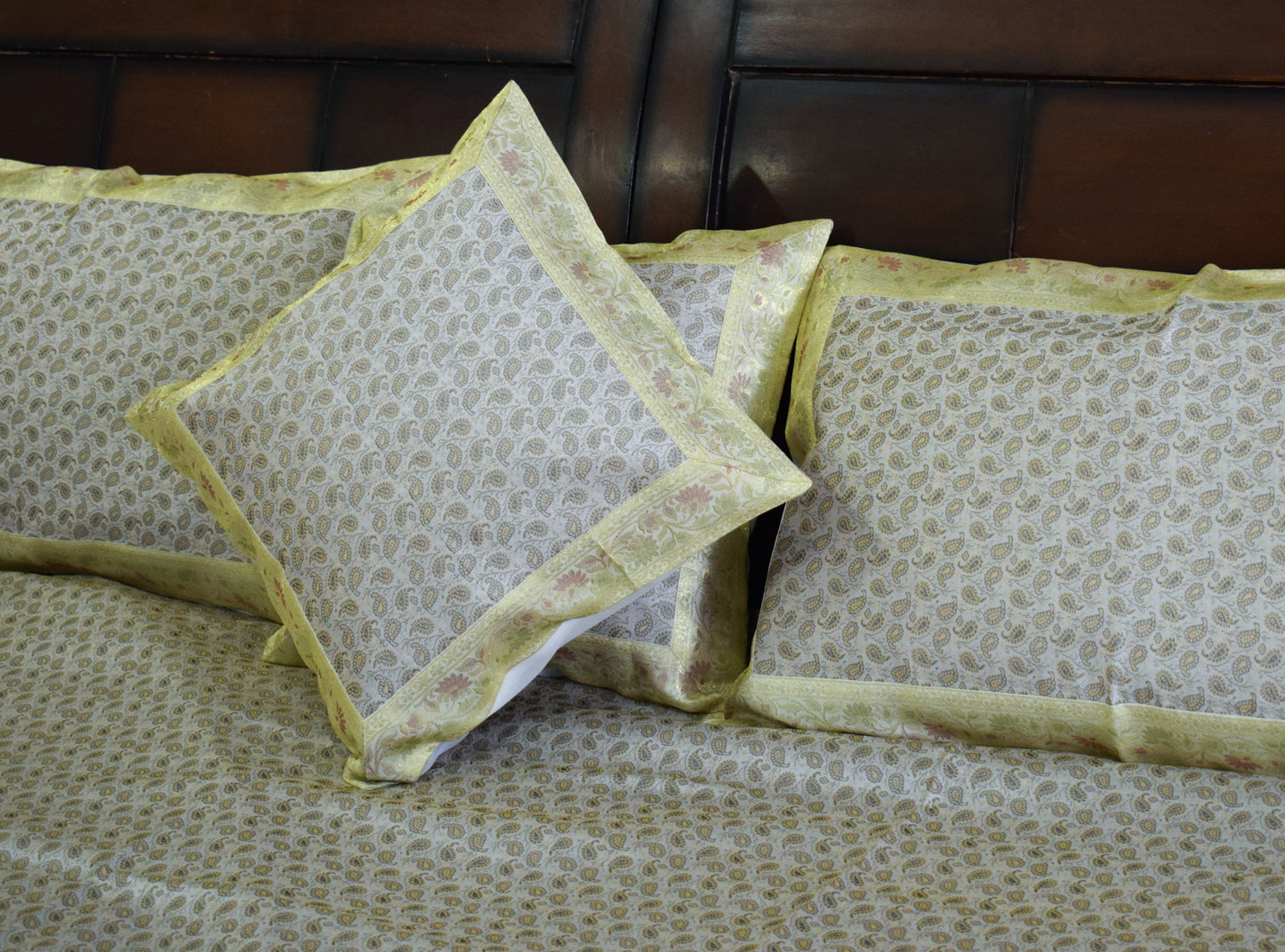 Banarasi Bed Cover Set Indian Ethnic Traditional Silk Woven Resham Brocade White