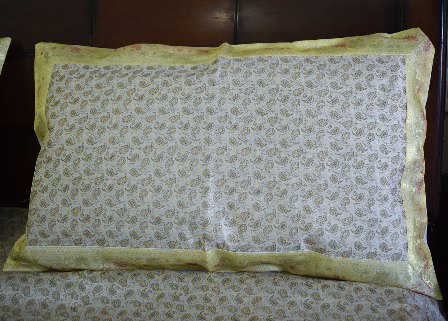 Banarasi Bed Cover Set Indian Ethnic Traditional Silk Woven Resham Brocade White