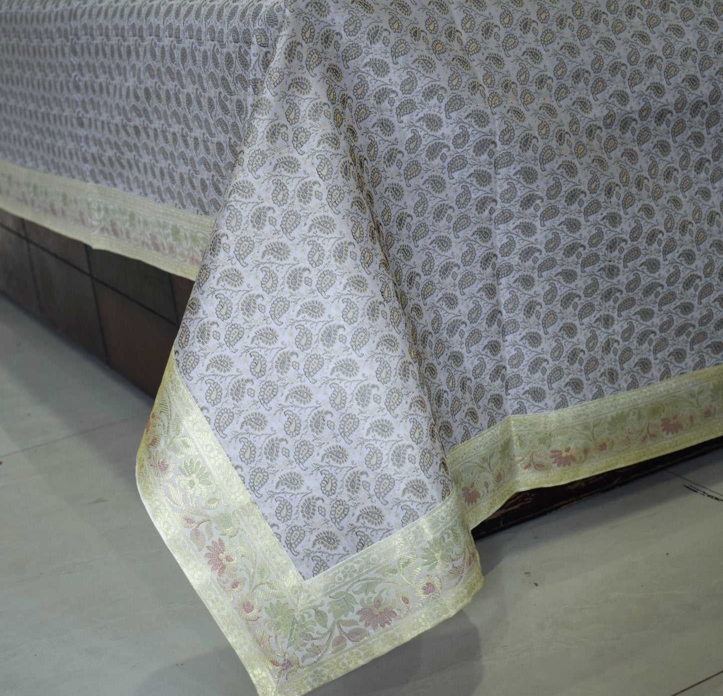 Banarasi Bed Cover Set Indian Ethnic Traditional Silk Woven Resham Brocade White