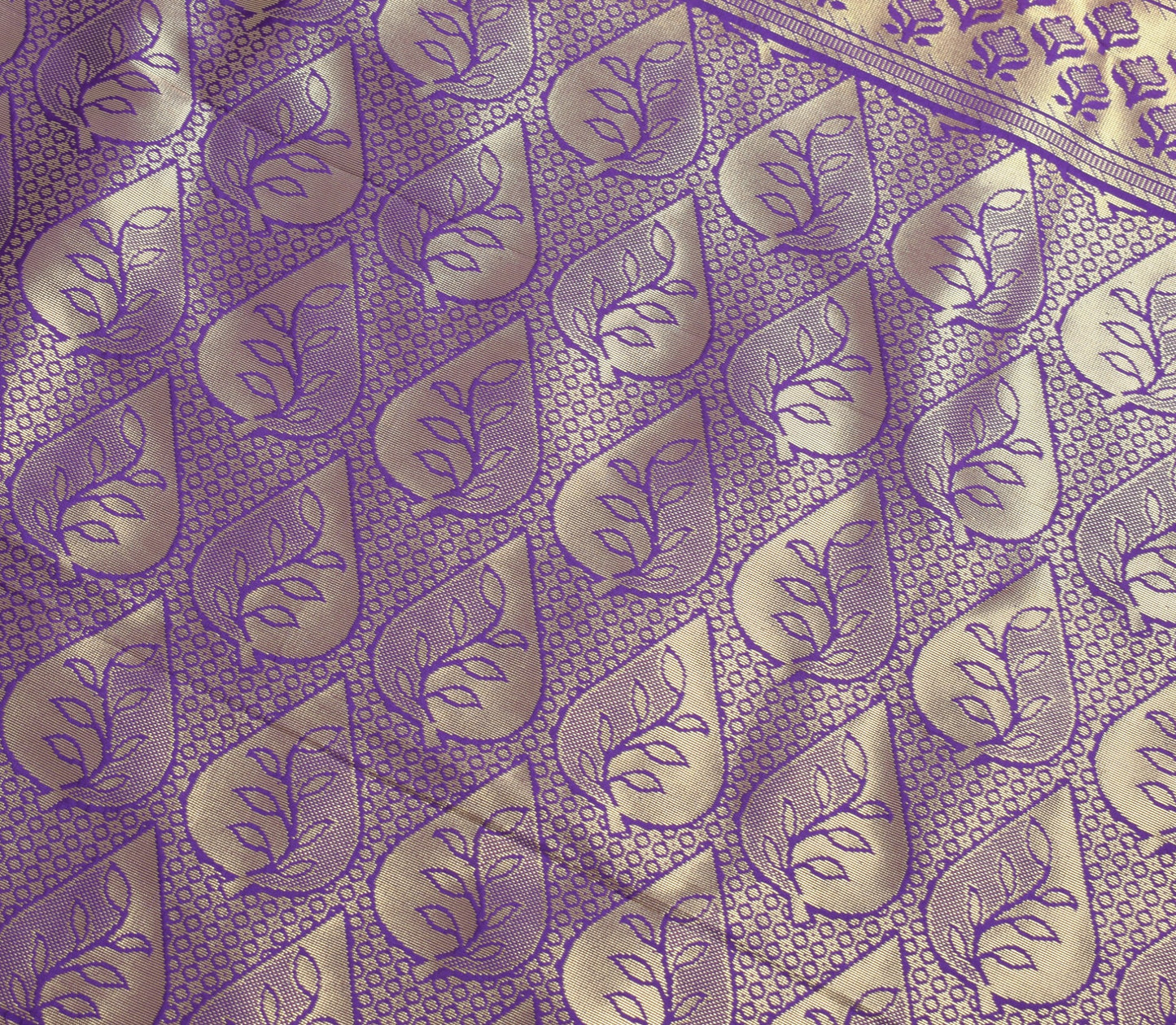 Peach Banarasi Sari Art Silk Zari Woven Floral Border Saree with Blouse Fabric