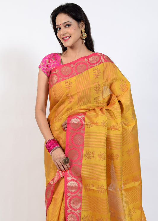 Banarasi Vastra Resham Woven Floral Pattern Silk Saree with Magenta Zari Border